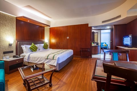 Presidential Suite, 1 King Bed | Minibar, in-room safe, desk, blackout drapes