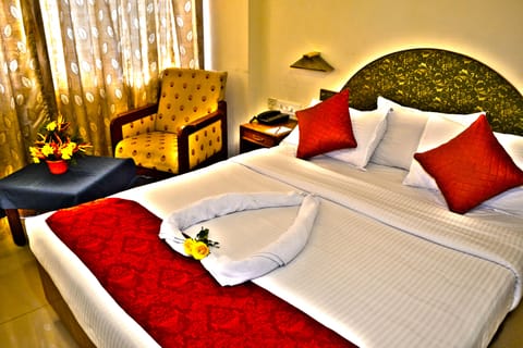 Executive Deluxe Double Room | Premium bedding, pillowtop beds, minibar, desk