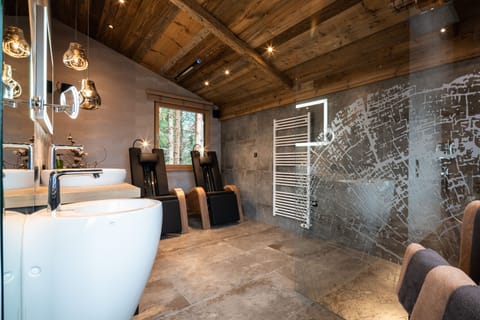 Panoramic Tree House | Bathroom | Free toiletries, hair dryer, bathrobes, towels