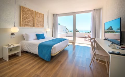 Superior Double Room, Balcony, Sea View | Minibar, in-room safe, desk, free cribs/infant beds