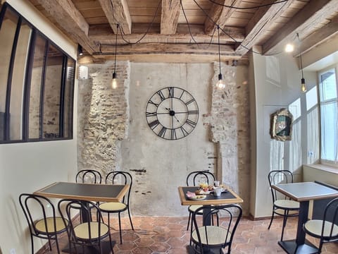 Daily buffet breakfast (EUR 15 per person)