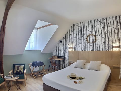 Standard Triple Room | Desk, free WiFi, bed sheets