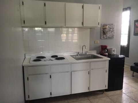 Economy Apartment, 1 Bedroom, Non Smoking | Private kitchenette | Fridge, stovetop, coffee/tea maker, toaster