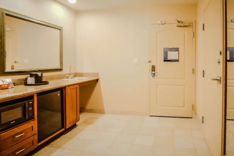 Suite, Accessible, Non Smoking | Bathroom | Combined shower/tub, free toiletries, hair dryer, towels