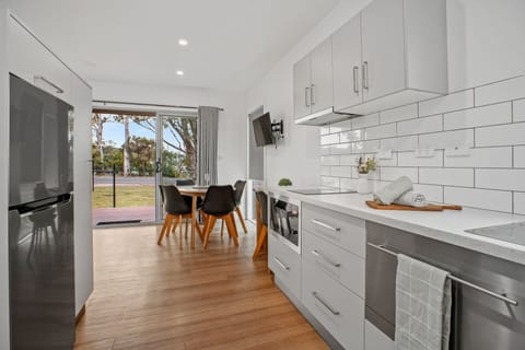 Bay View Sleeps 6 | Private kitchen | Fridge, microwave, stovetop, coffee/tea maker