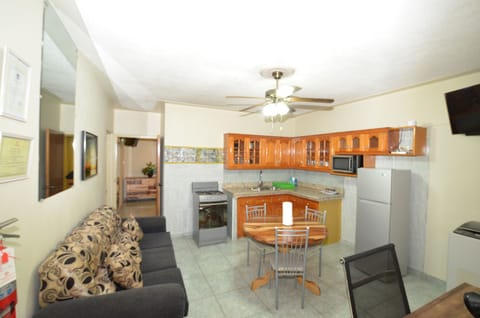 Traditional Apartment, 1 Queen Bed, Non Smoking | Living area | 45-inch flat-screen TV with cable channels, TV, Netflix