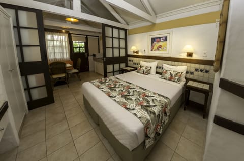 Chalet | Premium bedding, minibar, in-room safe, desk