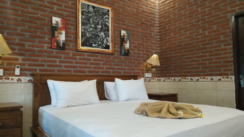 Superior Double or Twin Room, Garden View | Premium bedding, in-room safe, desk, soundproofing