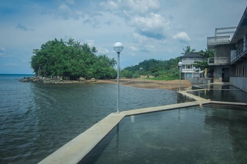 4 indoor pools, 2 outdoor pools