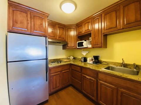 Superior Room, 1 Bedroom | Private kitchen | Fridge, microwave, coffee/tea maker