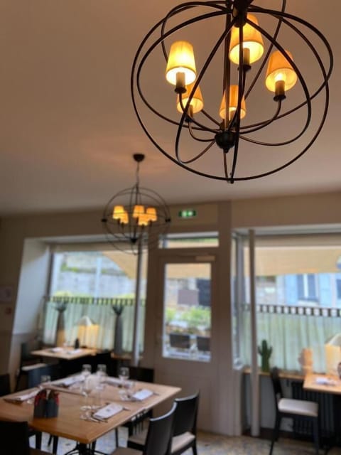 Lunch and dinner served, local and international cuisine