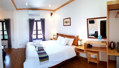 Deluxe Double Room, 1 Queen Bed, Non Smoking | In-room safe, free WiFi