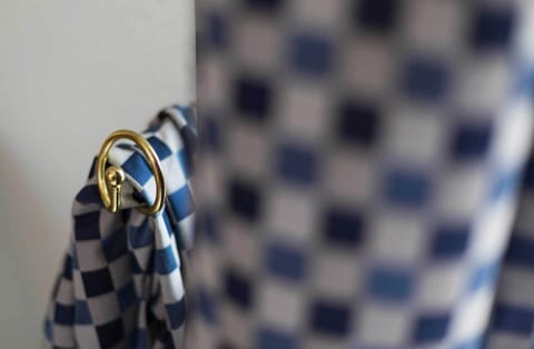 Triple Room (Une vache déguisée en fleur) | 2 bedrooms, individually decorated, individually furnished, desk