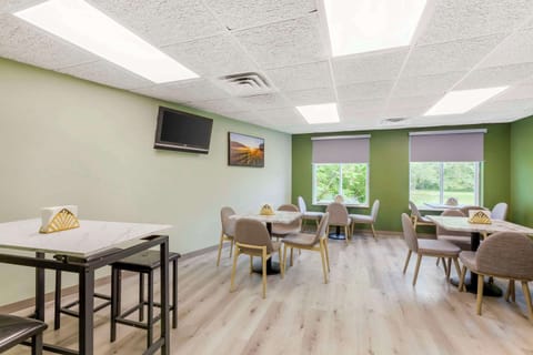 Free daily English breakfast