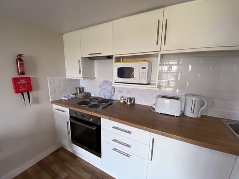 Superior Apartment, 1 Double Bed with Sofa bed, Ensuite, Valley View (Beacon View) | Private kitchen | Coffee/tea maker, electric kettle