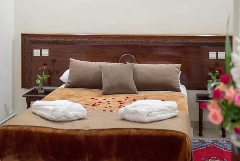 Basic Double or Twin Room | Minibar, blackout drapes, free WiFi, bed sheets