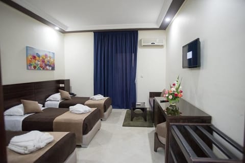 Triple Room | Minibar, blackout drapes, free WiFi, bed sheets