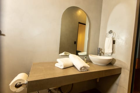 Romantic Room | Bathroom | Shower, free toiletries, towels