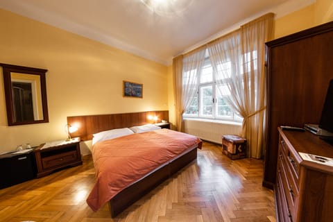 Superior Room, Balcony | Minibar, in-room safe, individually decorated, individually furnished