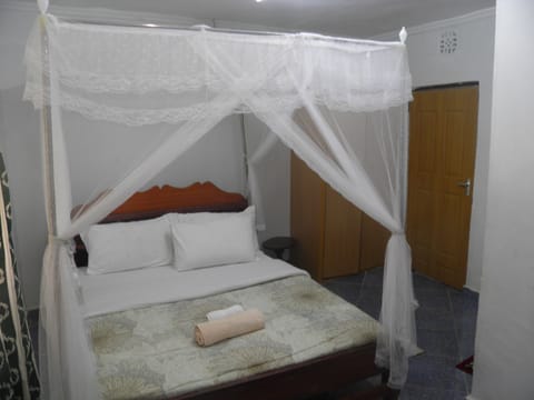 Double Room, 1 Double Bed | Desk, blackout drapes, free WiFi, bed sheets