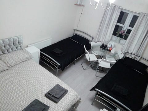 Deluxe Double Room | Desk, iron/ironing board, free WiFi, bed sheets