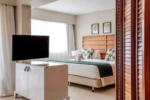 Standard Suite, 1 Bedroom | Premium bedding, free minibar, in-room safe, desk