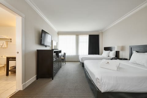 Superior Double Room, 2 Queen Beds | Living area | Flat-screen TV