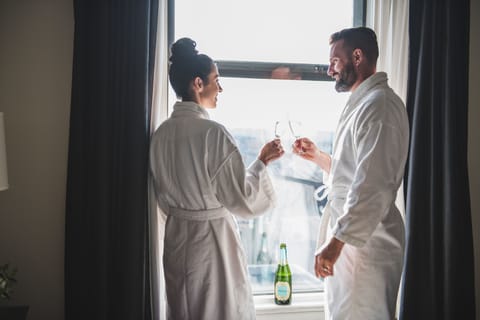 Superior Room, 1 King Bed | Premium bedding, pillowtop beds, desk, blackout drapes