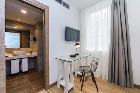 Double Room (La Bahía) | In-room safe, desk, blackout drapes, soundproofing