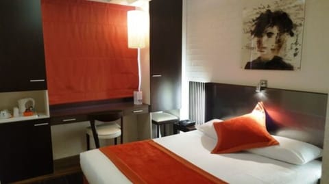 Standard Double Room | Minibar, desk, blackout drapes, soundproofing