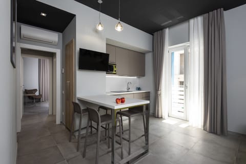 Apartment, 1 Bedroom | Minibar, individually furnished, desk, blackout drapes