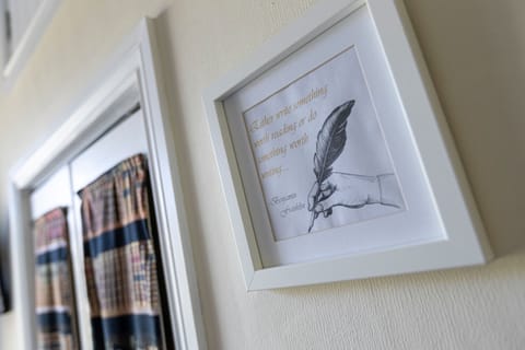 Classic Twin Room, 2 Twin Beds, Non Smoking | Bathroom | Free toiletries, hair dryer, towels