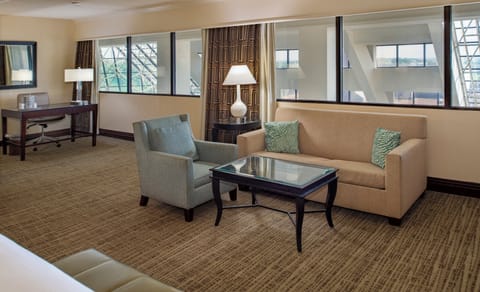 Junior Suite, 1 King Bed | Pillowtop beds, in-room safe, desk, laptop workspace