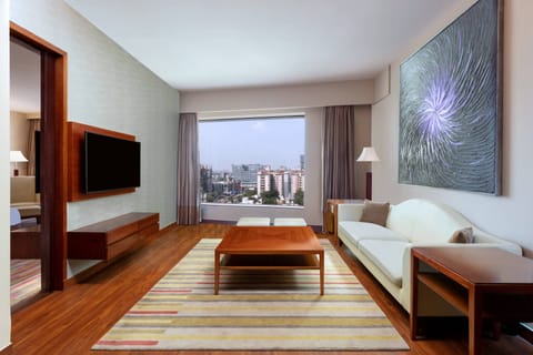 Executive Suite, 1 Bedroom, Non Smoking | Premium bedding, minibar, in-room safe, individually furnished