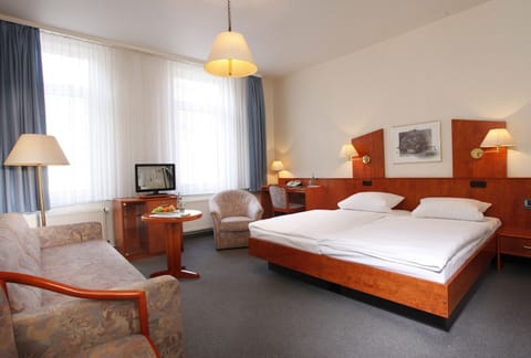 Standard Double Room | In-room safe, desk, soundproofing, free WiFi