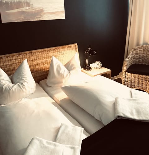 Double Room | Desk, free WiFi, bed sheets