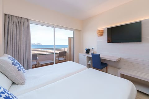 Double Room, Balcony, Sea View | Hypo-allergenic bedding, minibar, in-room safe, desk