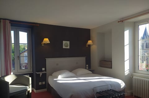 Family Suite, Multiple Beds | Premium bedding, in-room safe, desk, laptop workspace