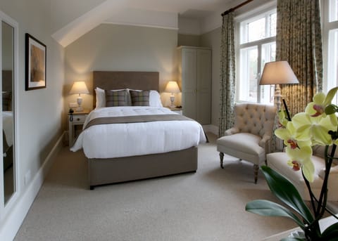 Deluxe Double Room | Individually decorated, individually furnished, desk, iron/ironing board