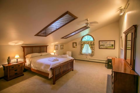 Oak Room | Individually decorated, individually furnished, free WiFi, bed sheets