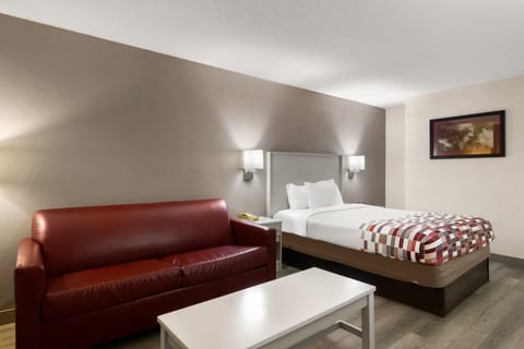 Deluxe Room, 1 Queen Bed, Accessible, Non Smoking | In-room safe, desk, blackout drapes, iron/ironing board