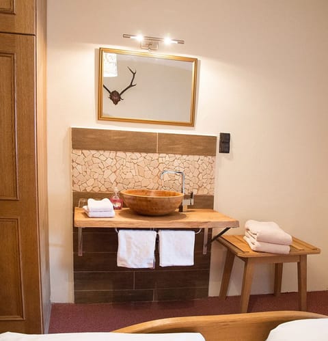 Economy Double Room | Bathroom amenities | Free toiletries, heated floors, towels