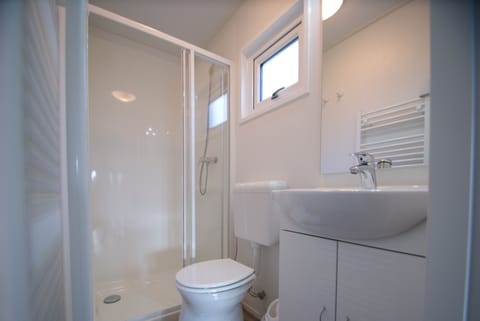 Comfort Mobile Home, 2 Bedrooms | Bathroom | Shower