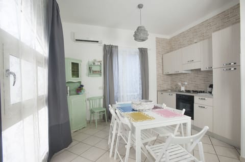 Classic Apartment, 1 Bedroom, Terrace | Private kitchenette