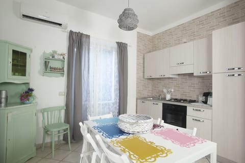 Classic Apartment, 1 Bedroom, Terrace | Private kitchenette