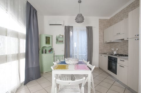 Classic Apartment, 1 Bedroom, Terrace | Private kitchenette