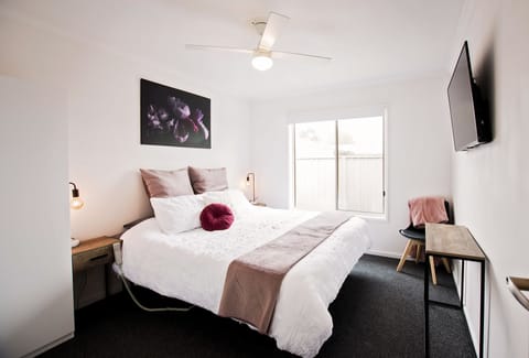 Echuca Moama Holiday Accommodation 3 | 2 bedrooms, Egyptian cotton sheets, premium bedding, pillowtop beds