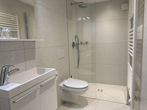Double Room, 1 Queen Bed, Balcony | Bathroom | Shower, rainfall showerhead, hair dryer, towels