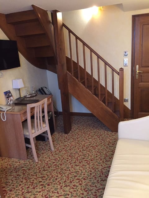 Triple Room, 3 Twin Beds | Premium bedding, minibar, in-room safe, individually decorated