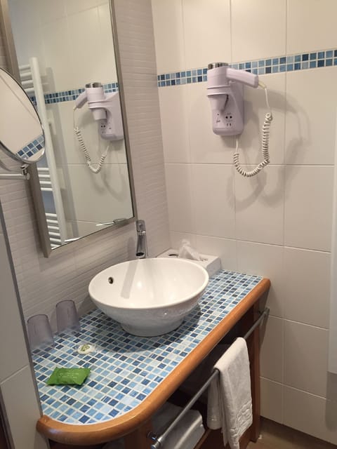 Shower, rainfall showerhead, eco-friendly toiletries, hair dryer